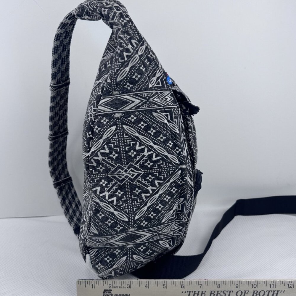 Kavu Geometric Rope Sling Bag Crossbody Purse Backpack Black White Tribal Hiking - Picture 12 of 15